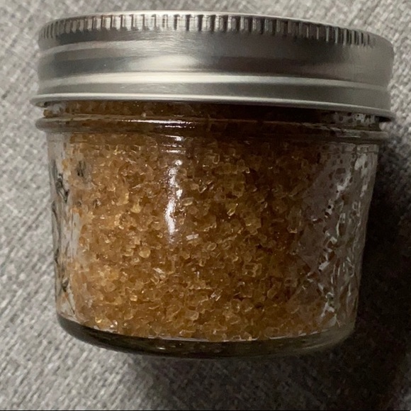 Lemon & Lavender hand and foot scrub - Picture 7 of 8